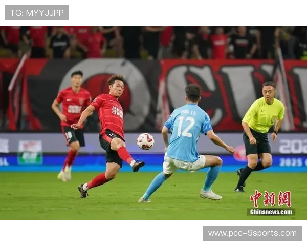 成都蓉城严鼎皓边路传中搅乱对手阵型